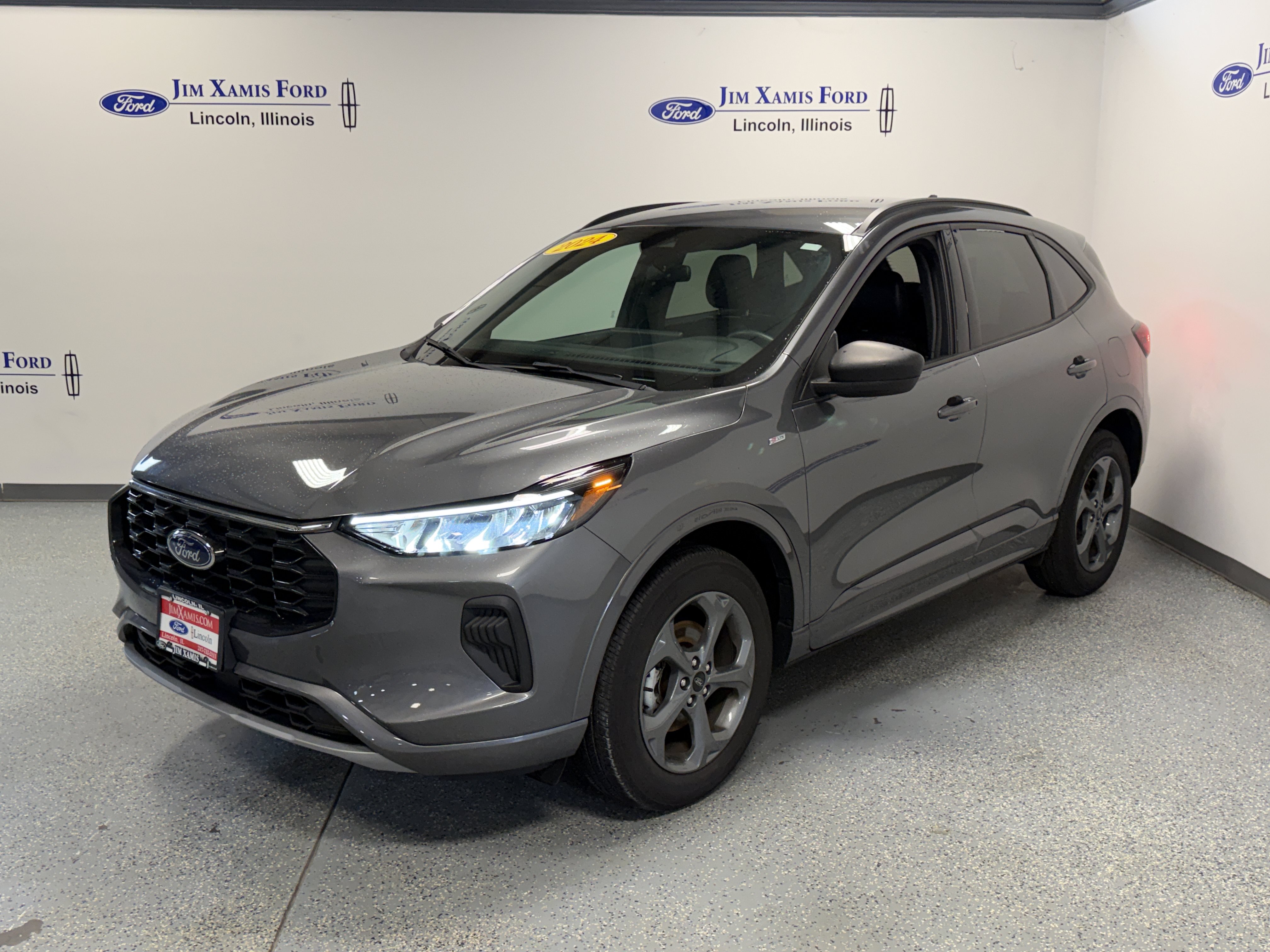 Used 2024 Ford Escape ST-Line w/ Tech Pack #1 AWD/4WD image 3