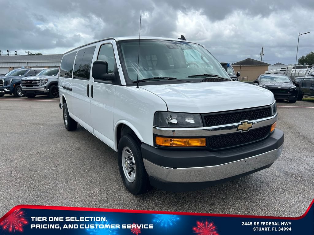 Used 2024 Chevrolet Express 3500 LT w/ LT Preferred Equipment Group RWD image 3