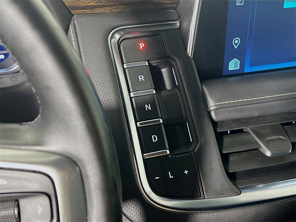 Used 2023 Chevrolet Suburban Premier image 16