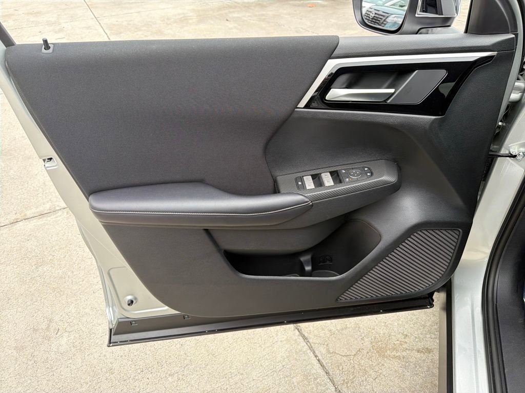 Used 2025 Mitsubishi Outlander ES AWD/4WD image 16