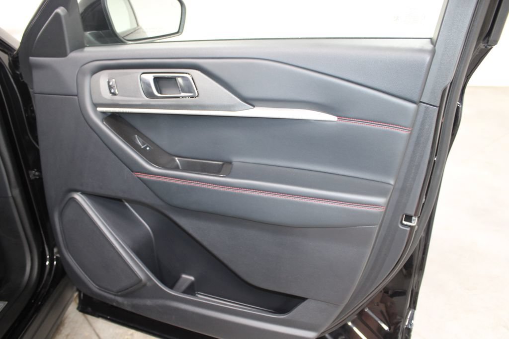 Used 2025 Ford Explorer ST-Line AWD/4WD image 24