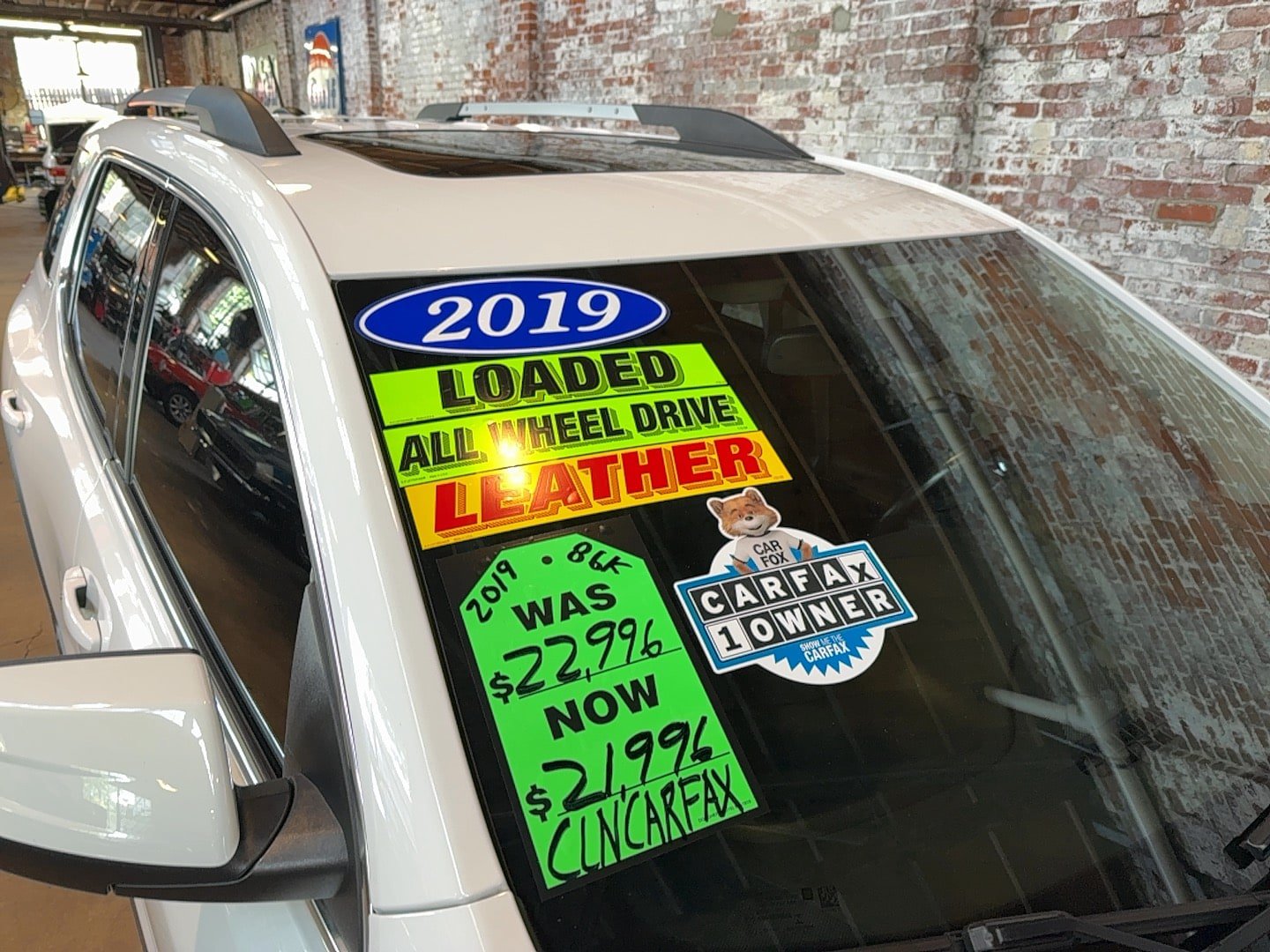Used 2019 GMC Acadia SLT w/ LPO, Black Accent Package AWD/4WD image 8