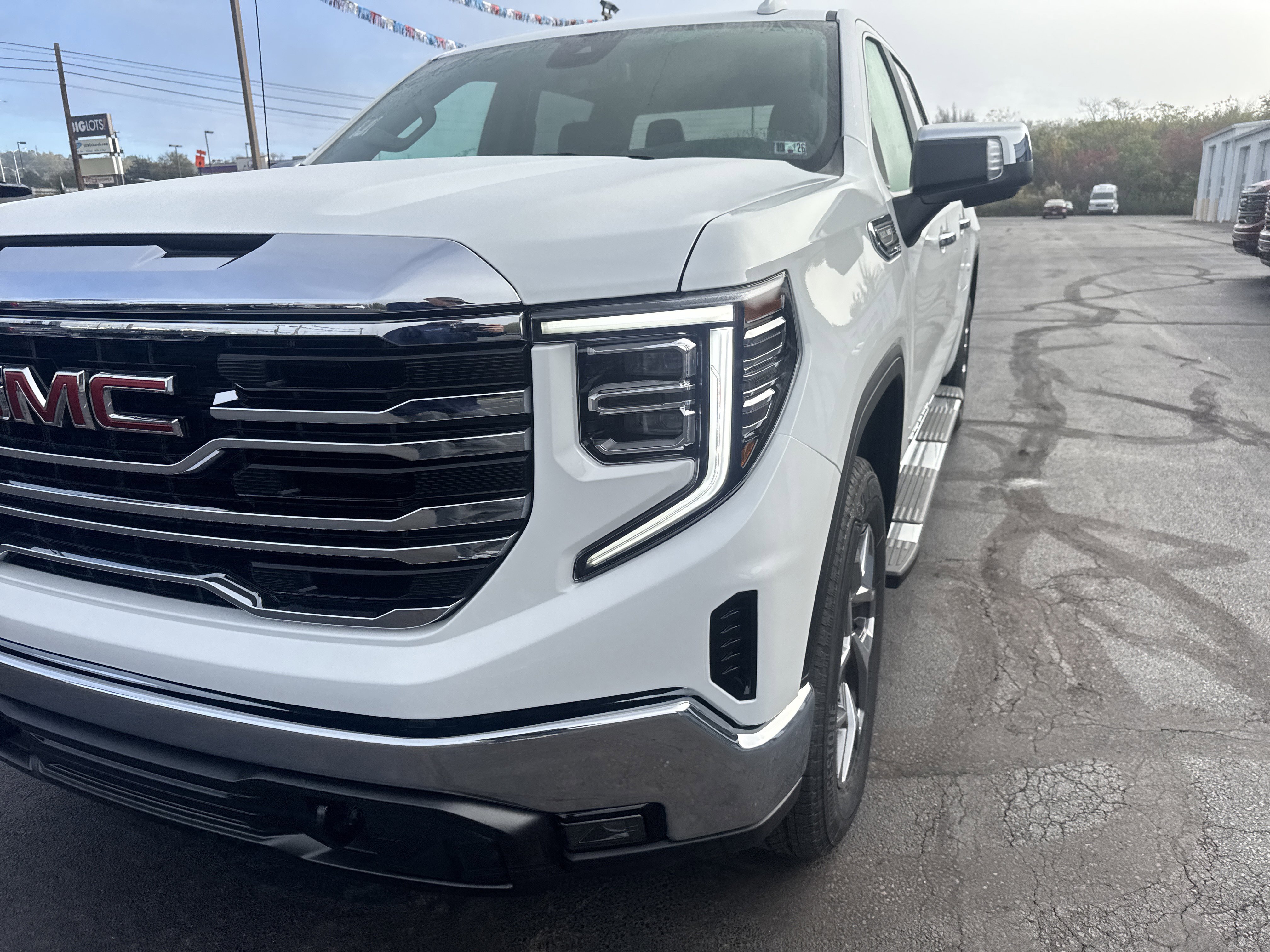 New 2026 GMC Sierra 1500 SLT w/ SLT Premium Package image 10