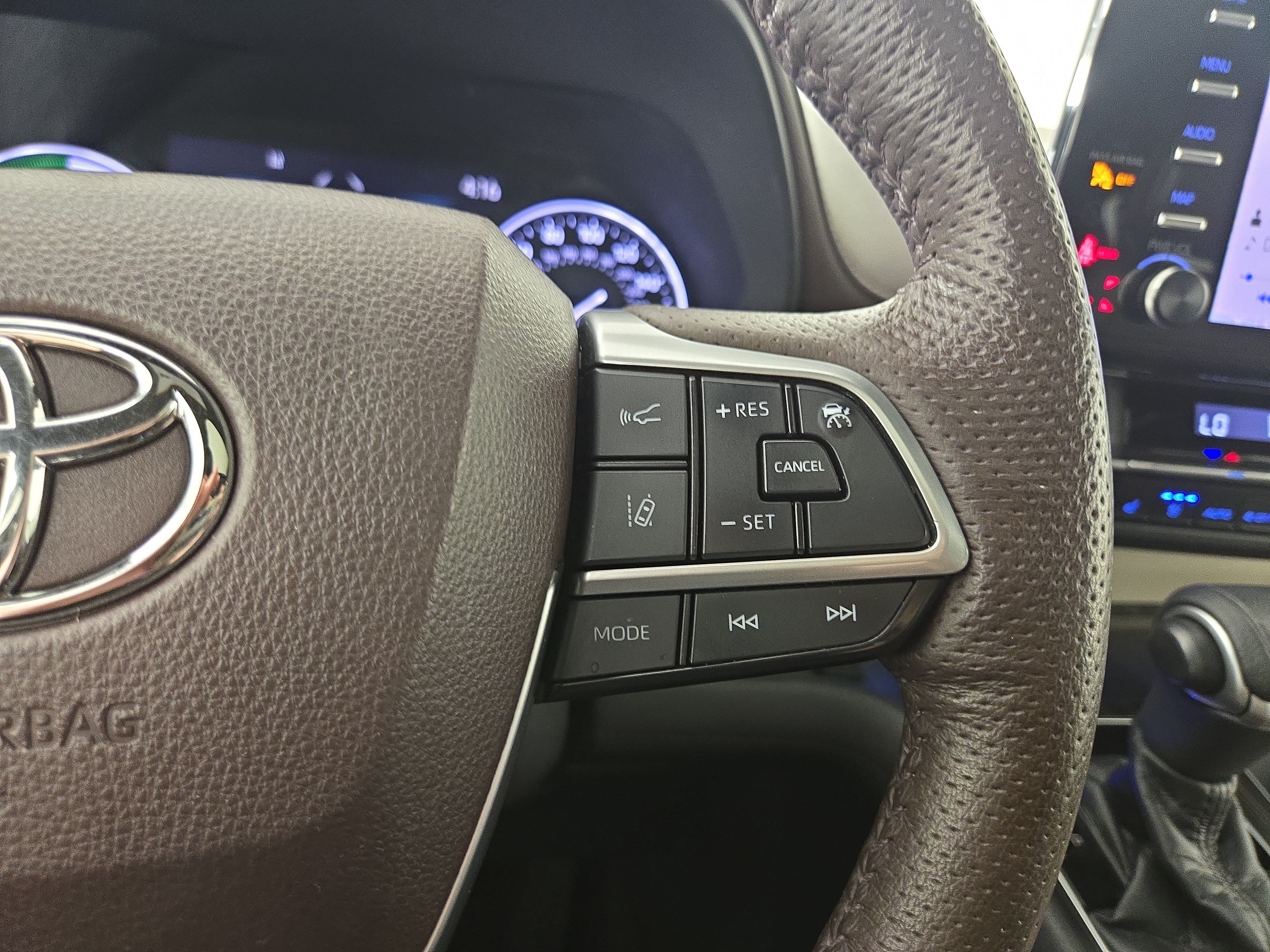 Used 2021 Toyota Sienna Platinum FWD image 18
