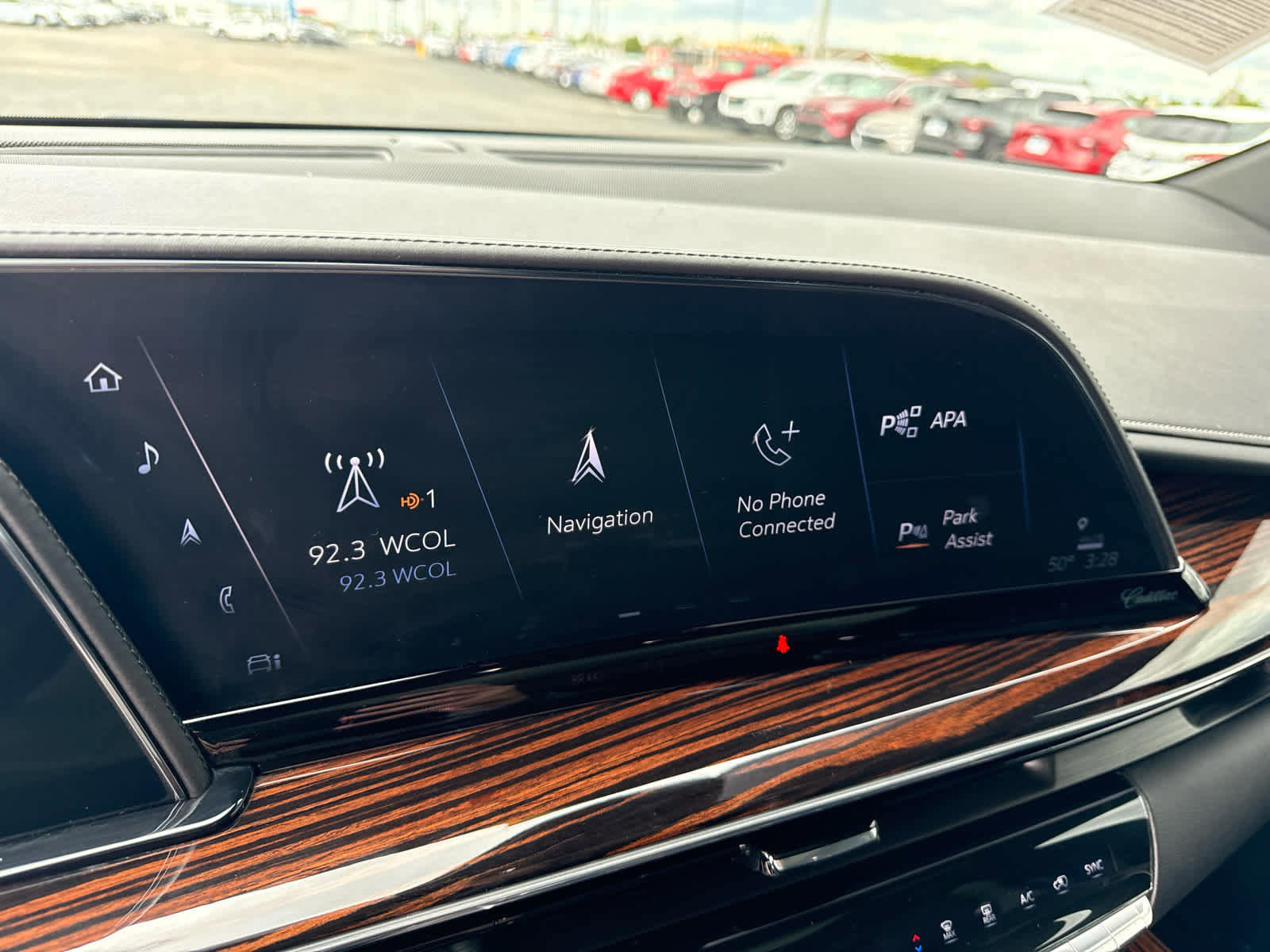 Certified 2021 Cadillac Escalade Premium Luxury w/ Driver Assist Tech Package AWD/4WD image 17