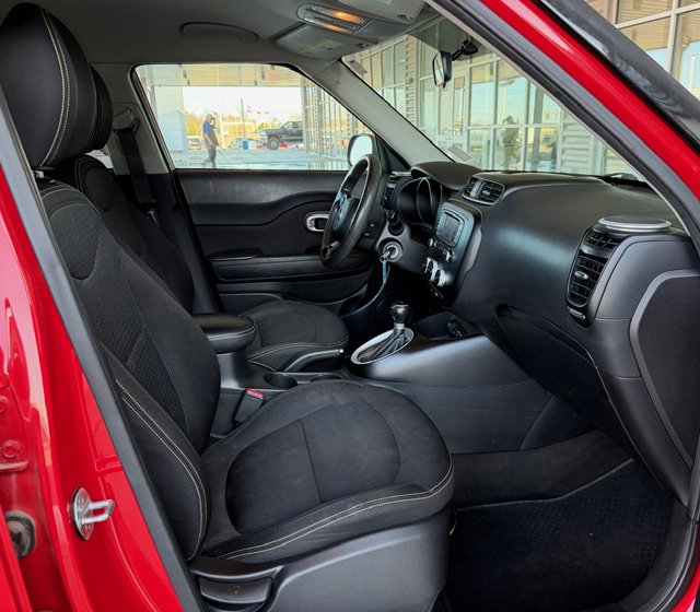 Used 2016 Kia Soul + FWD image 8
