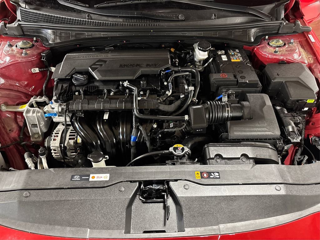 Certified 2025 Hyundai Elantra SE image 13