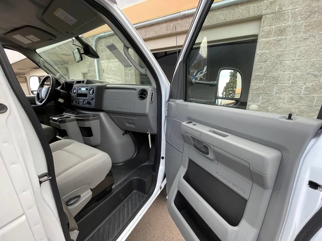 New 2024 Ford E-450 and Econoline 450 Super Duty w/ Driver's Safety Package RWD image 32