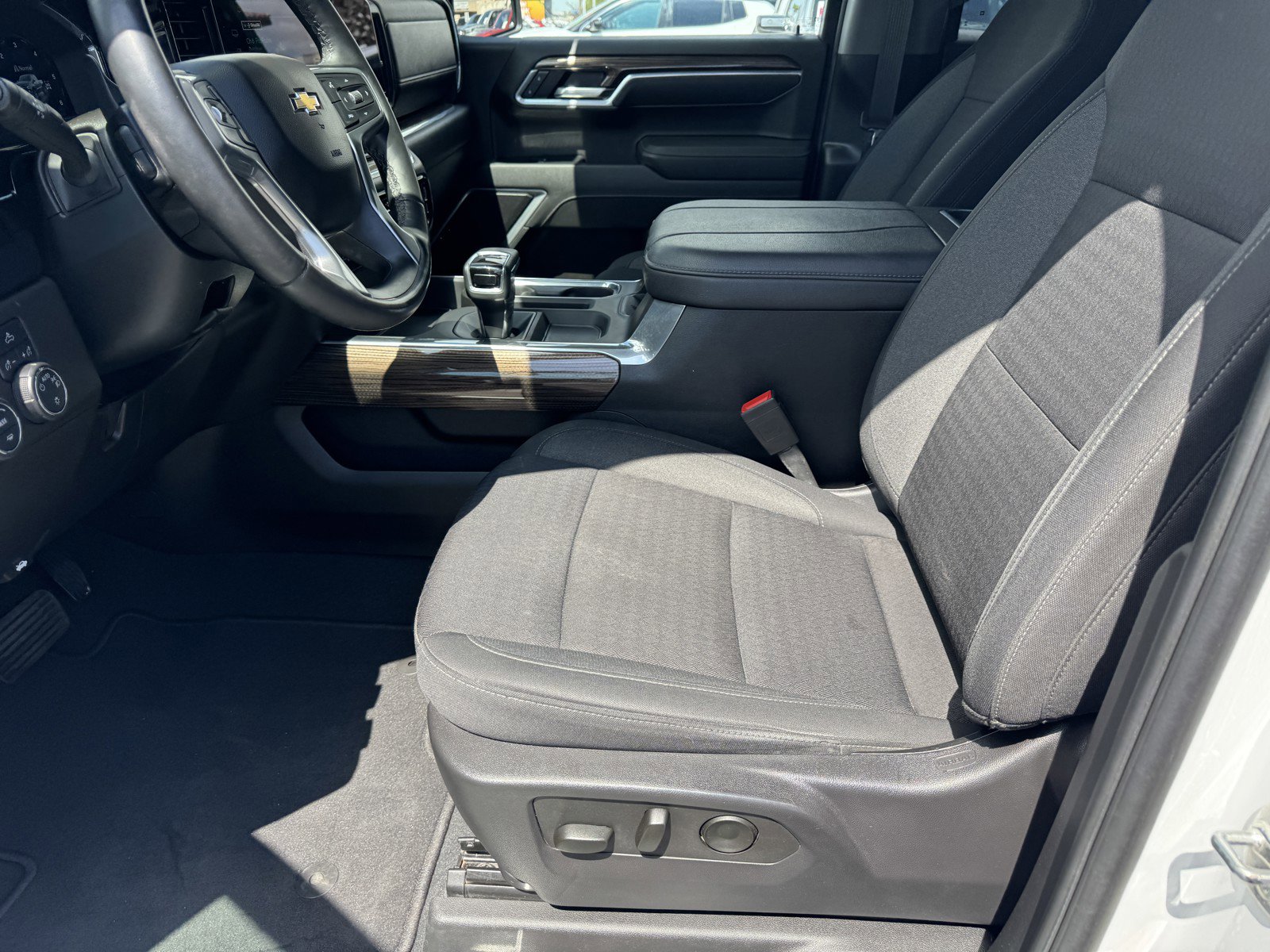 Used 2025 Chevrolet Silverado 1500 LT image 16