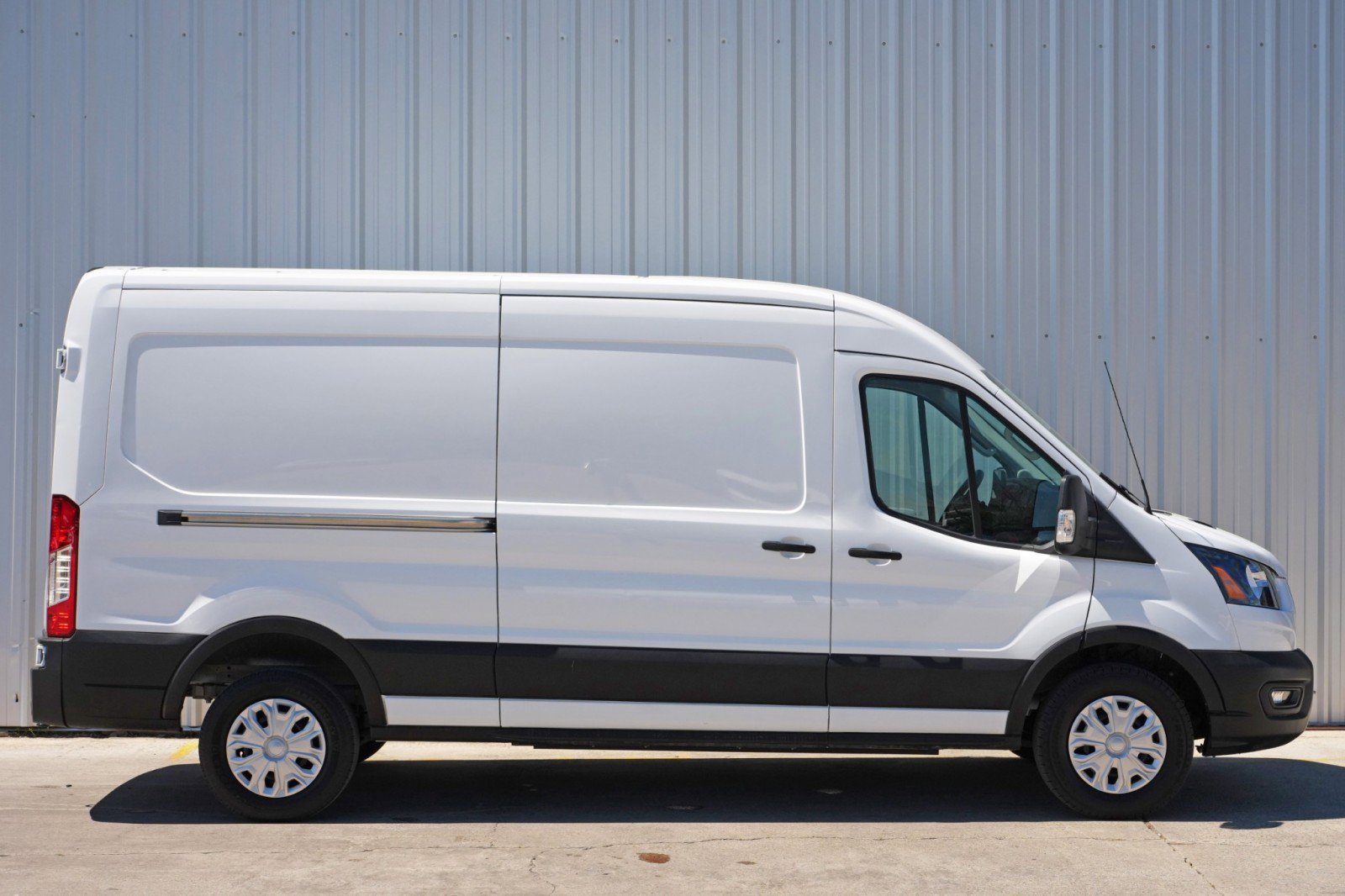Used 2022 Ford E-Transit Medium Roof w/ Load Area Protection Package image 39