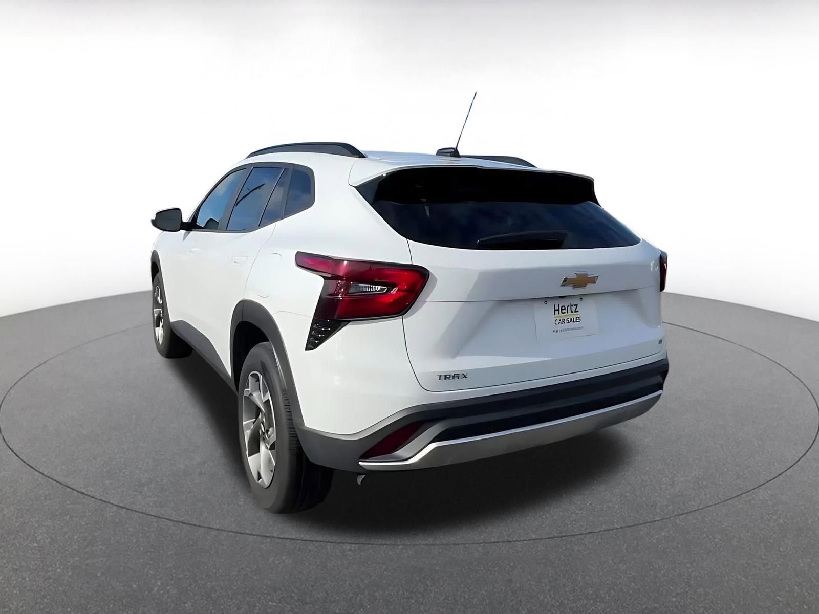 Used 2025 Chevrolet Trax LT image 11