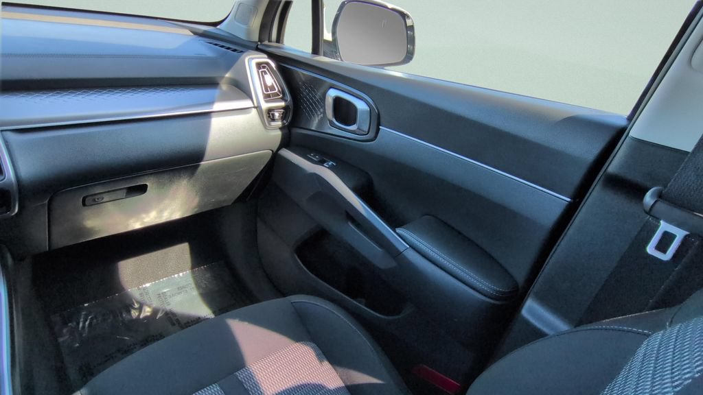 Used 2022 Kia Sorento LX FWD image 13