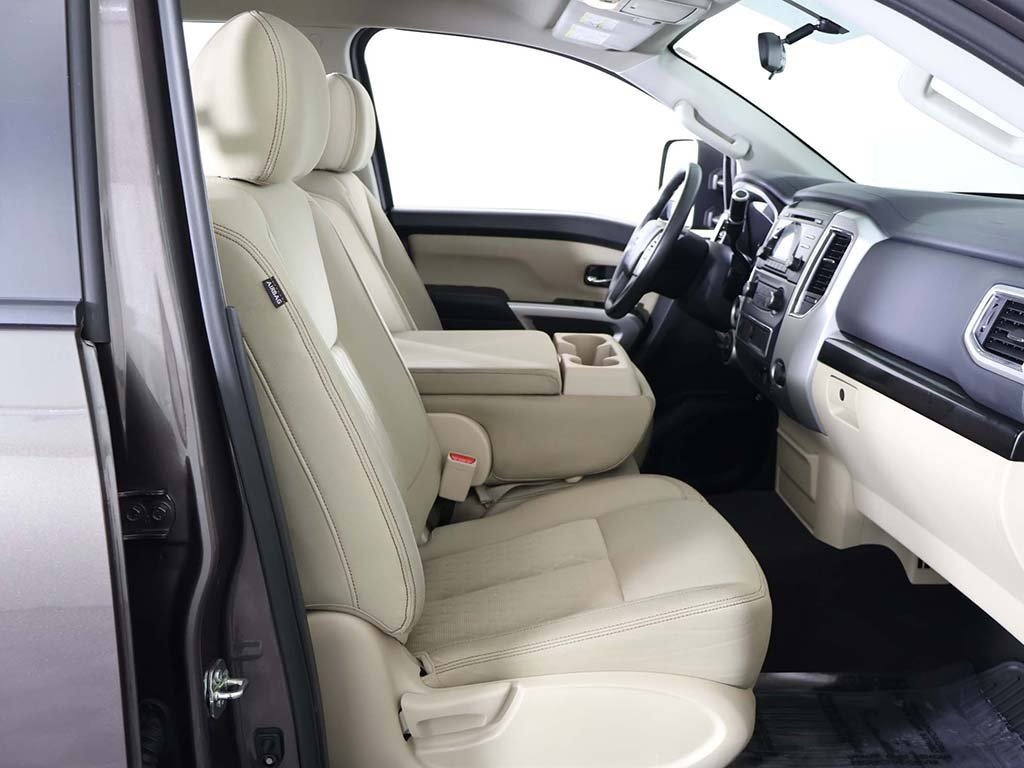 Used 2017 Nissan Titan SV image 28