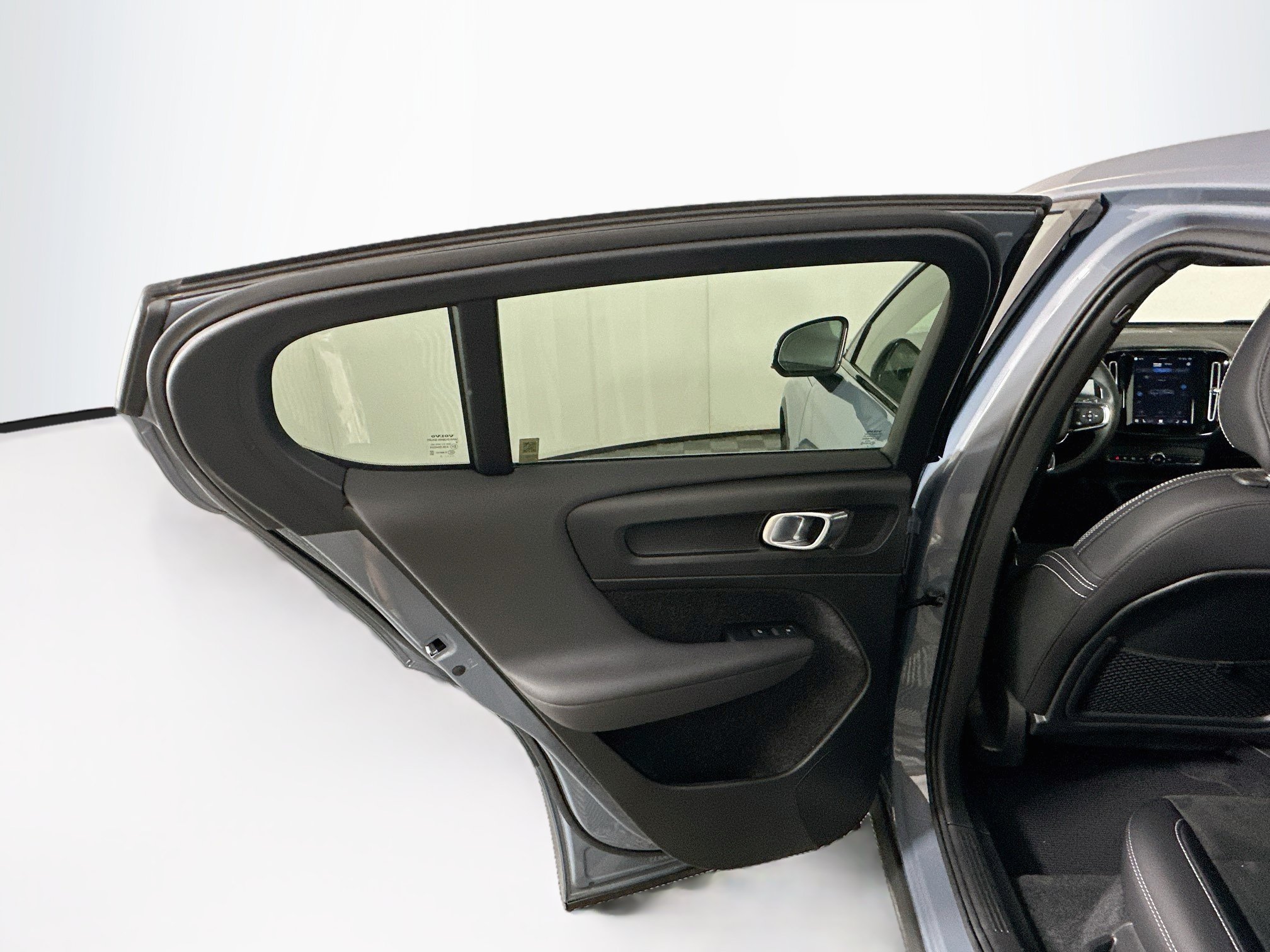 Used 2023 Volvo C40 P8 Recharge Plus AWD/4WD image 27