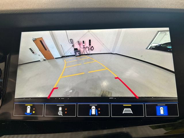 Used 2023 Buick Envision Avenir AWD/4WD image 17
