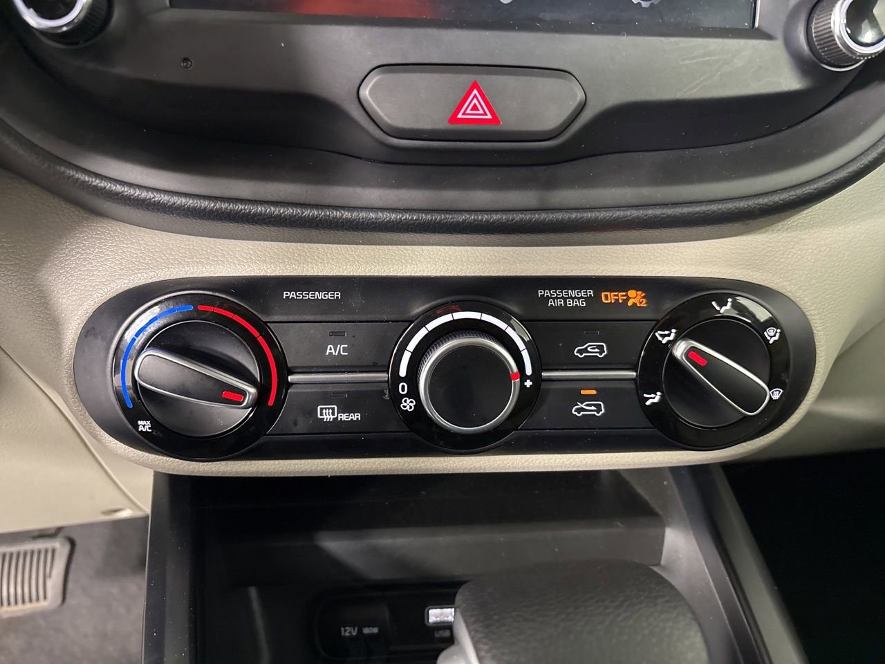 Used 2025 Kia Soul LX image 16