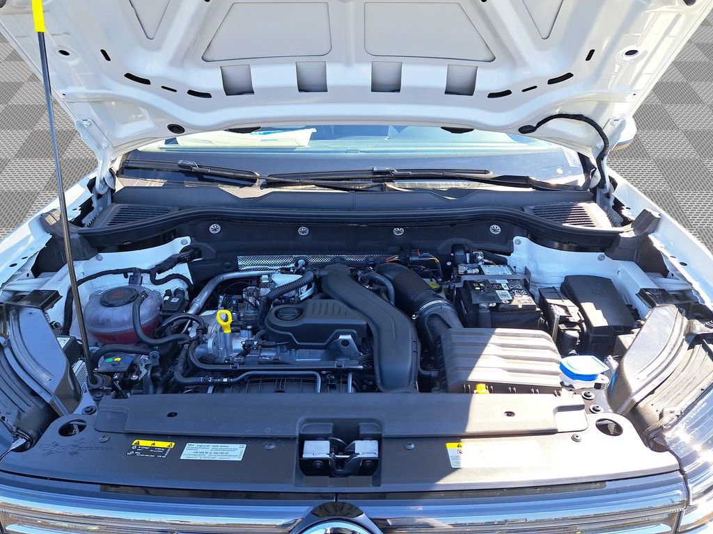 New 2025 Volkswagen Taos SEL image 28