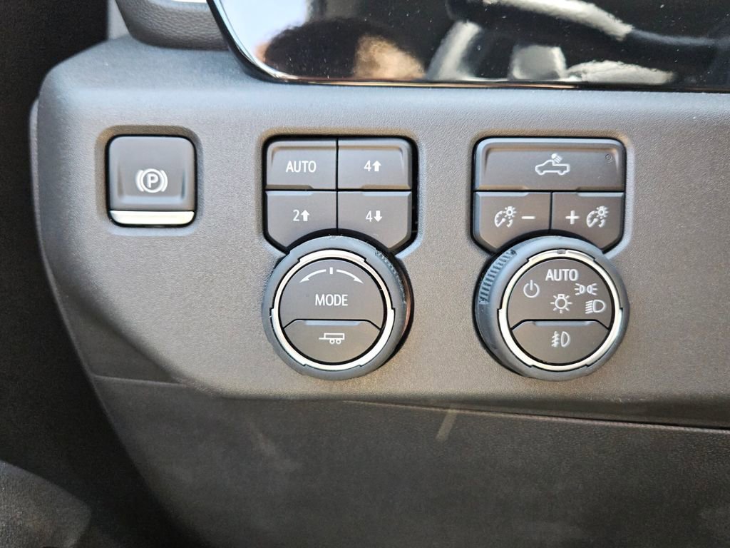 Used 2025 Chevrolet Silverado 1500 LT Trail Boss w/ Convenience Package II image 25