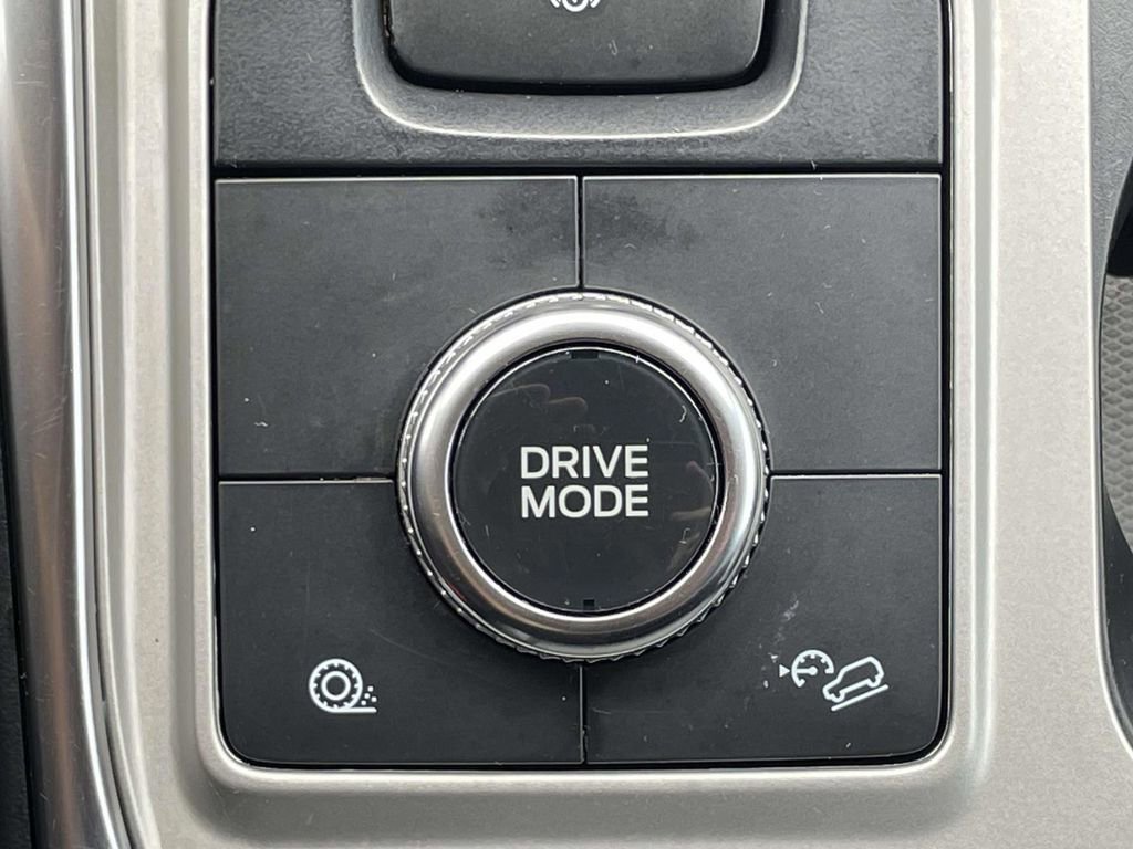 Used 2022 Ford Explorer XLT w/ Equipment Group 202A AWD/4WD image 33