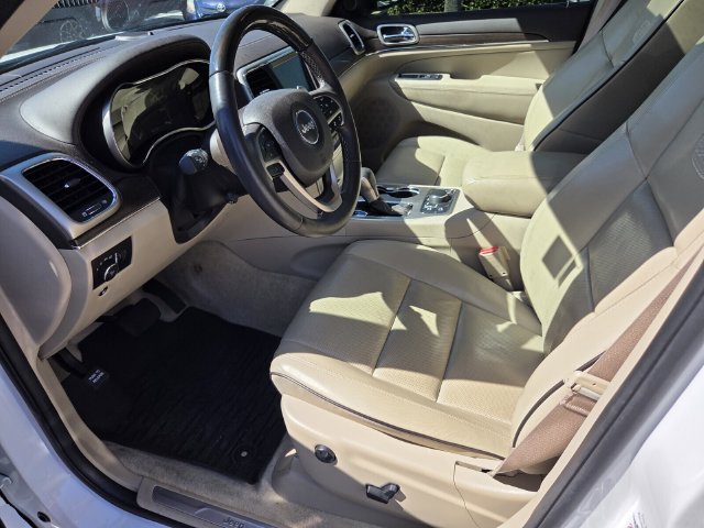 Used 2017 Jeep Grand Cherokee Overland w/ Jeep Active Safety Group AWD/4WD image 9