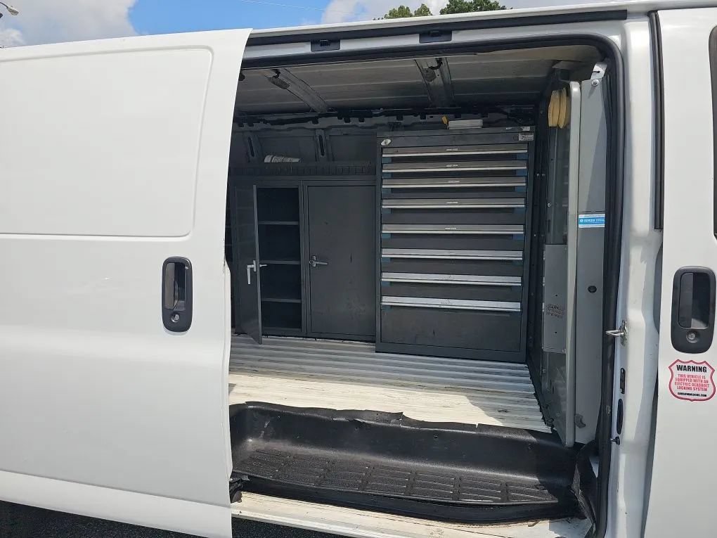 Used 2017 Chevrolet Express 3500 Extended RWD image 13