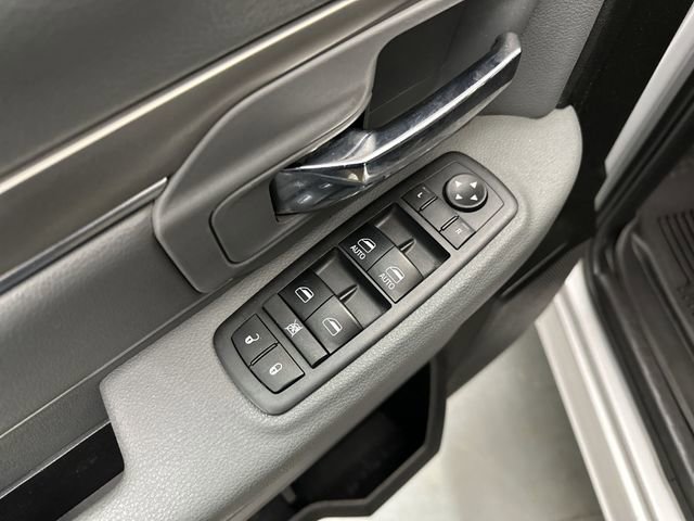 Used 2019 RAM 1500 Classic SLT AWD/4WD image 16