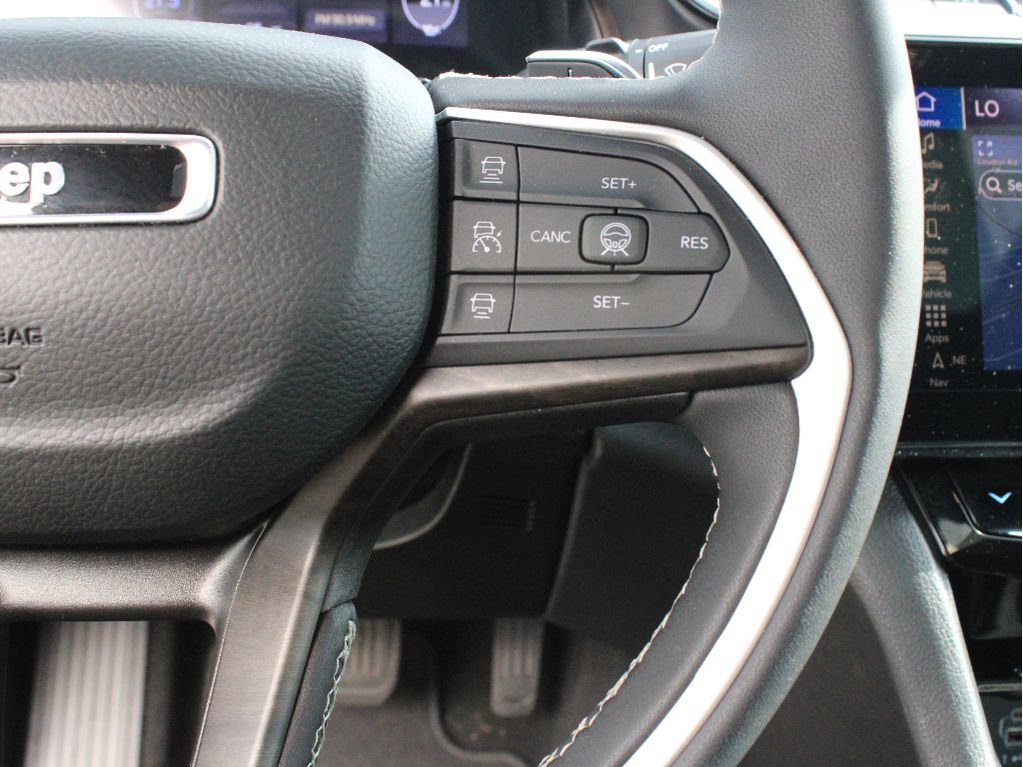 Used 2026 Jeep Grand Cherokee Altitude AWD/4WD image 17