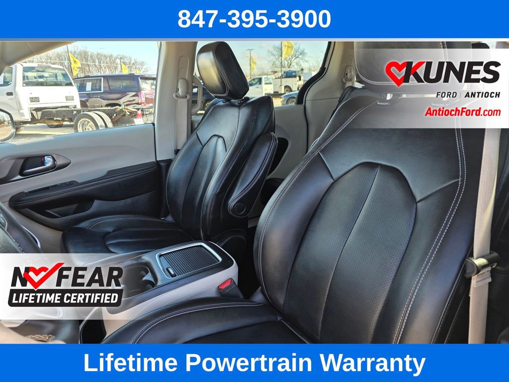 Used 2024 Chrysler Pacifica Touring-L FWD image 16