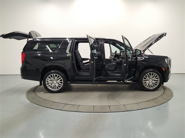 Used 2023 GMC Yukon XL Denali image 16