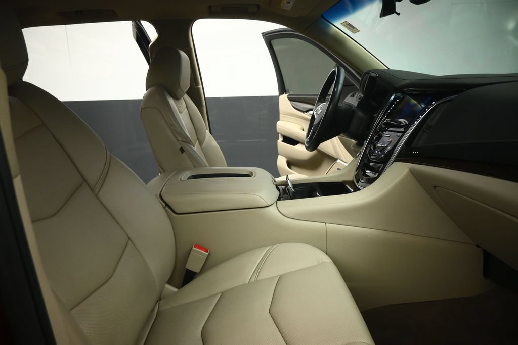 Used 2019 Cadillac Escalade Luxury w/ LPO, Radiant Package AWD/4WD image 52