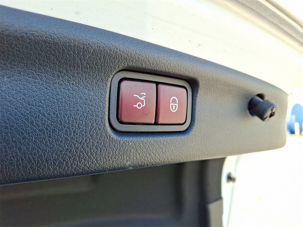 Used 2023 Mercedes-Benz C 300 4MATIC Sedan image 31