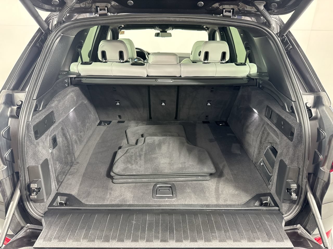 Used 2023 BMW X5 xDrive40i w/ Premium Package AWD/4WD image 32