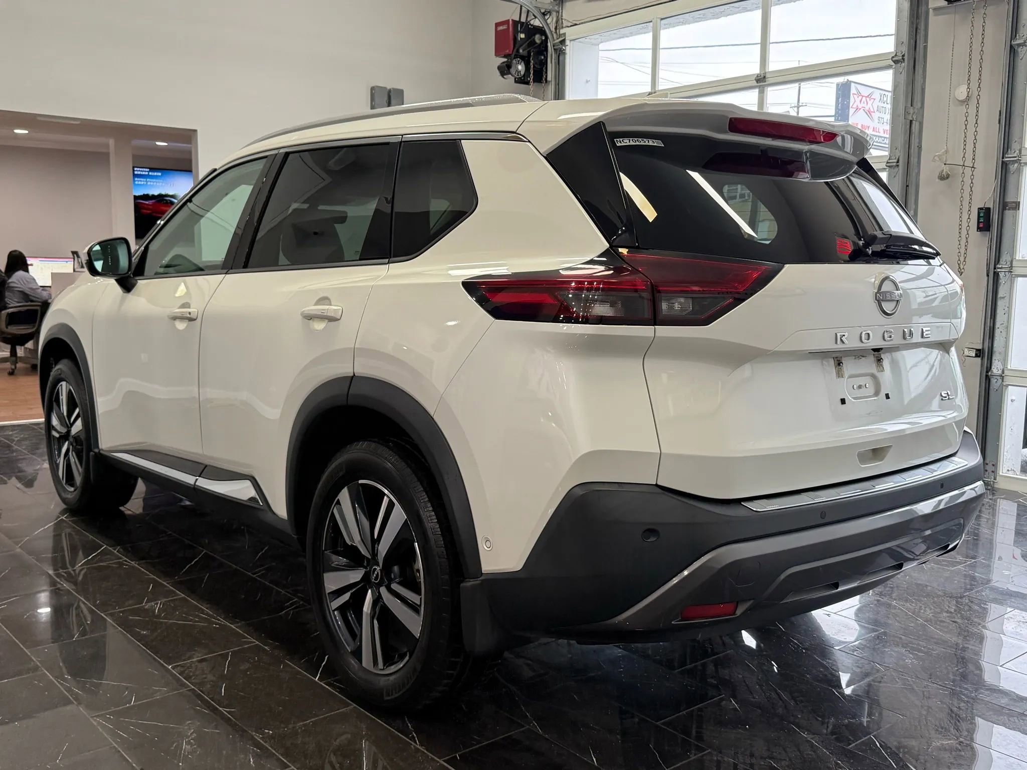 Used 2022 Nissan Rogue SL w/ SL Premium Package FWD image 4