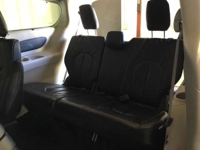 Used 2022 Chrysler Pacifica Touring-L image 44