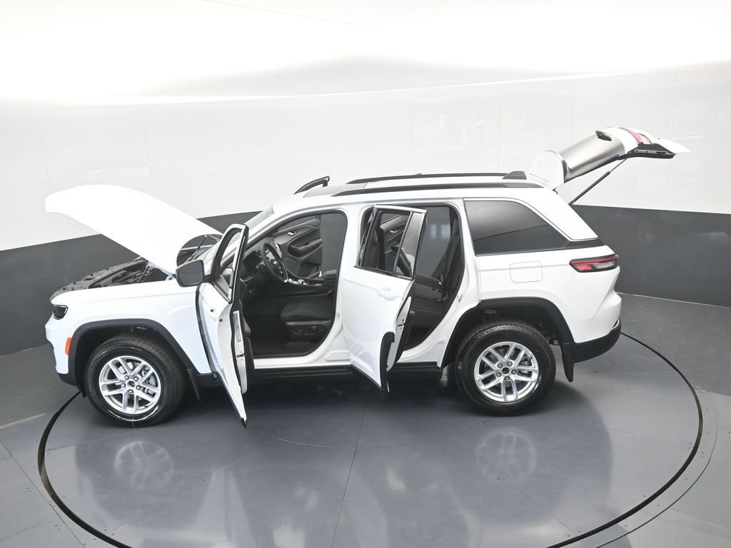 Used 2025 Jeep Grand Cherokee Laredo X RWD image 61