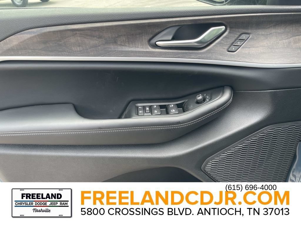 New 2026 Jeep Grand Cherokee L Limited w/ Limited Altitude Package AWD/4WD image 24