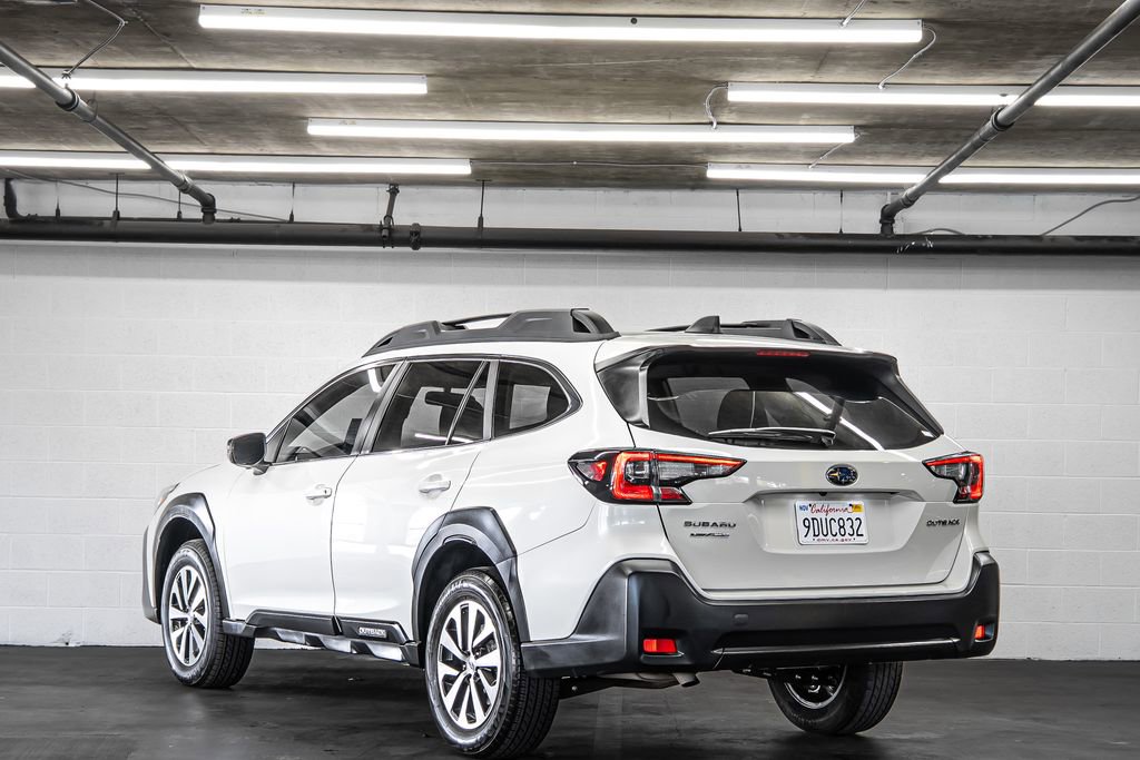 Used 2023 Subaru Outback Premium image 3
