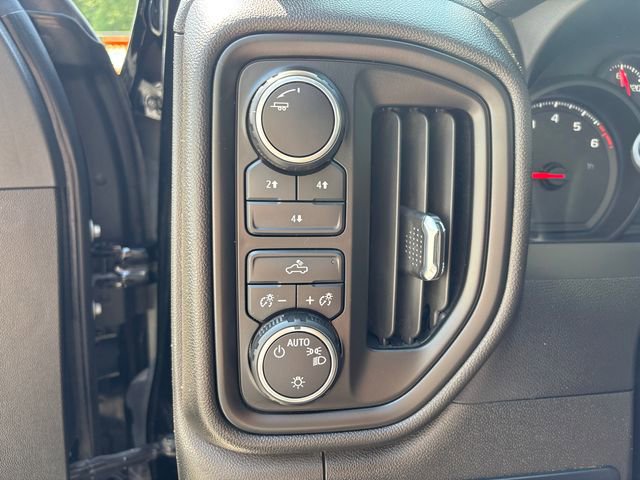 Used 2024 Chevrolet Silverado 2500 Custom image 18