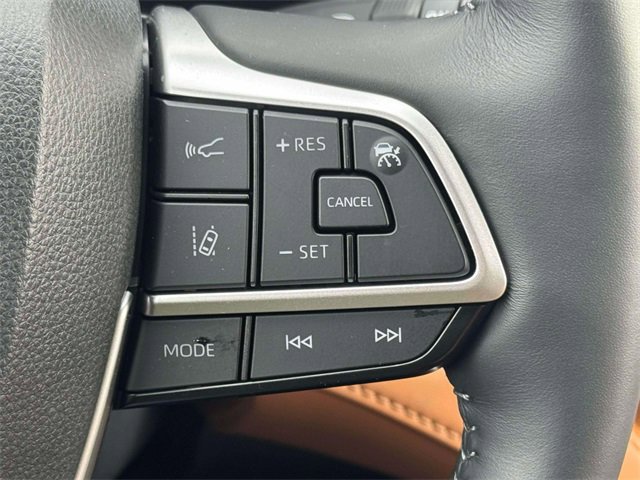 Used 2025 Toyota Highlander Platinum image 22
