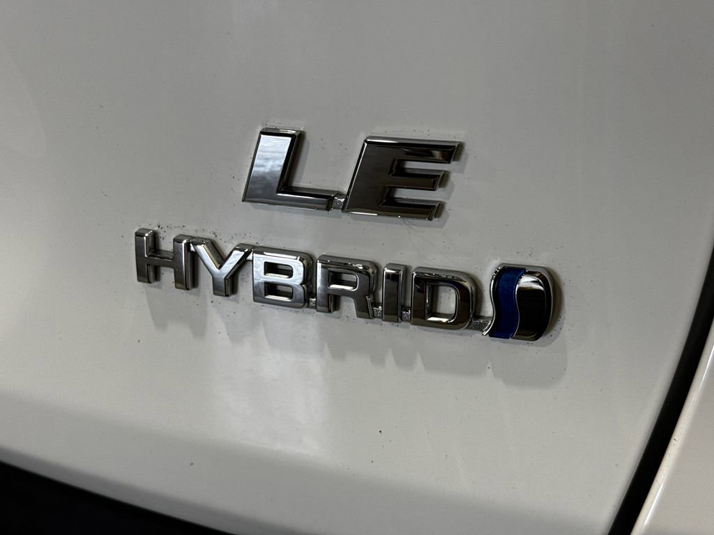 Used 2021 Toyota RAV4 LE AWD/4WD image 34