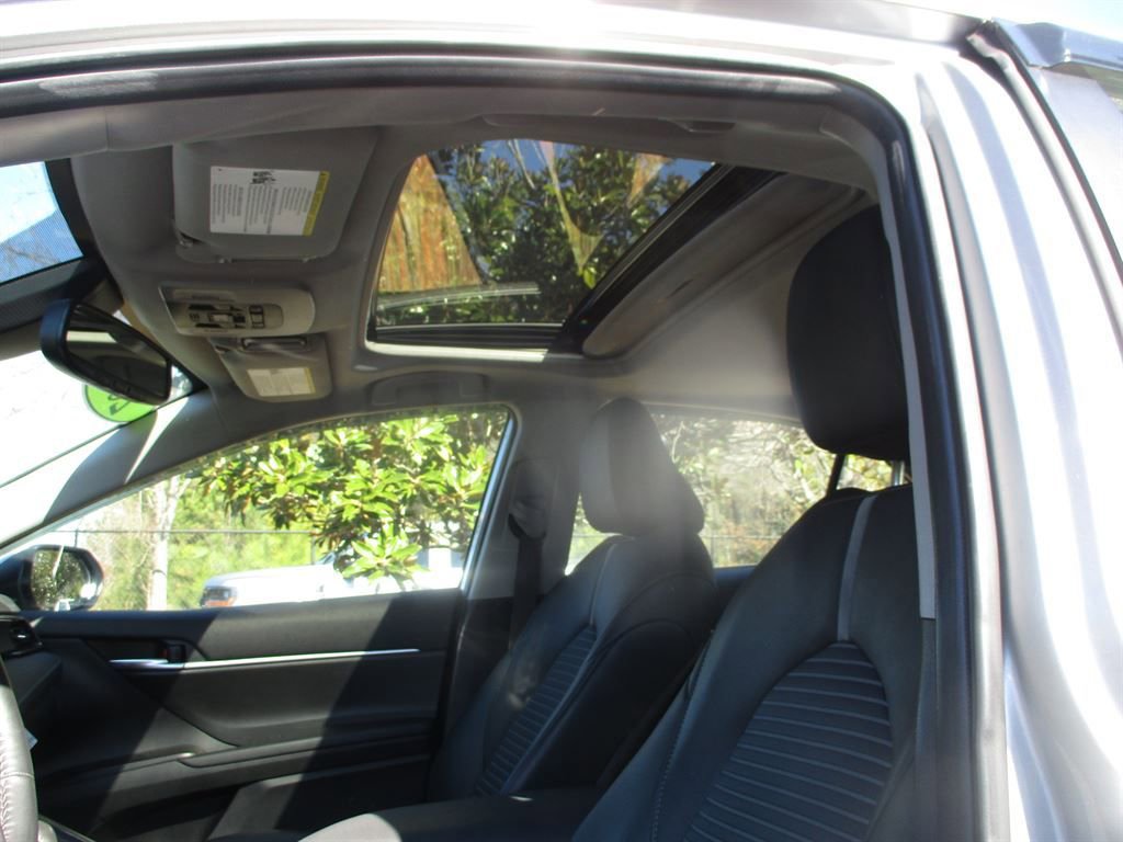 Used 2024 Toyota Camry SE w/ Cold Weather Package image 16