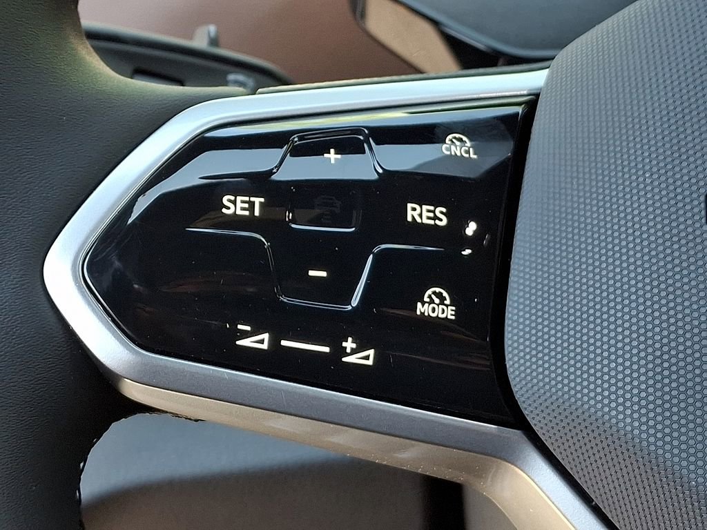 Certified 2025 Volkswagen ID.4 Pro AWD/4WD image 23