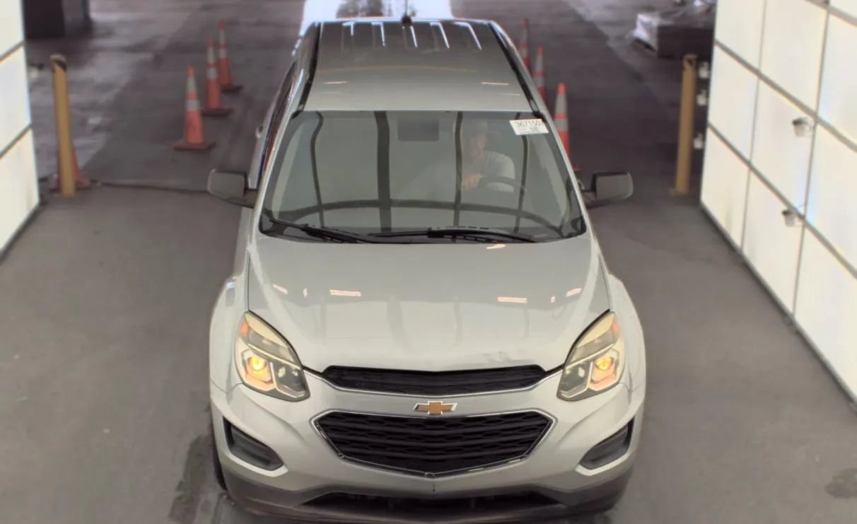 Used 2017 Chevrolet Equinox LS FWD image 2