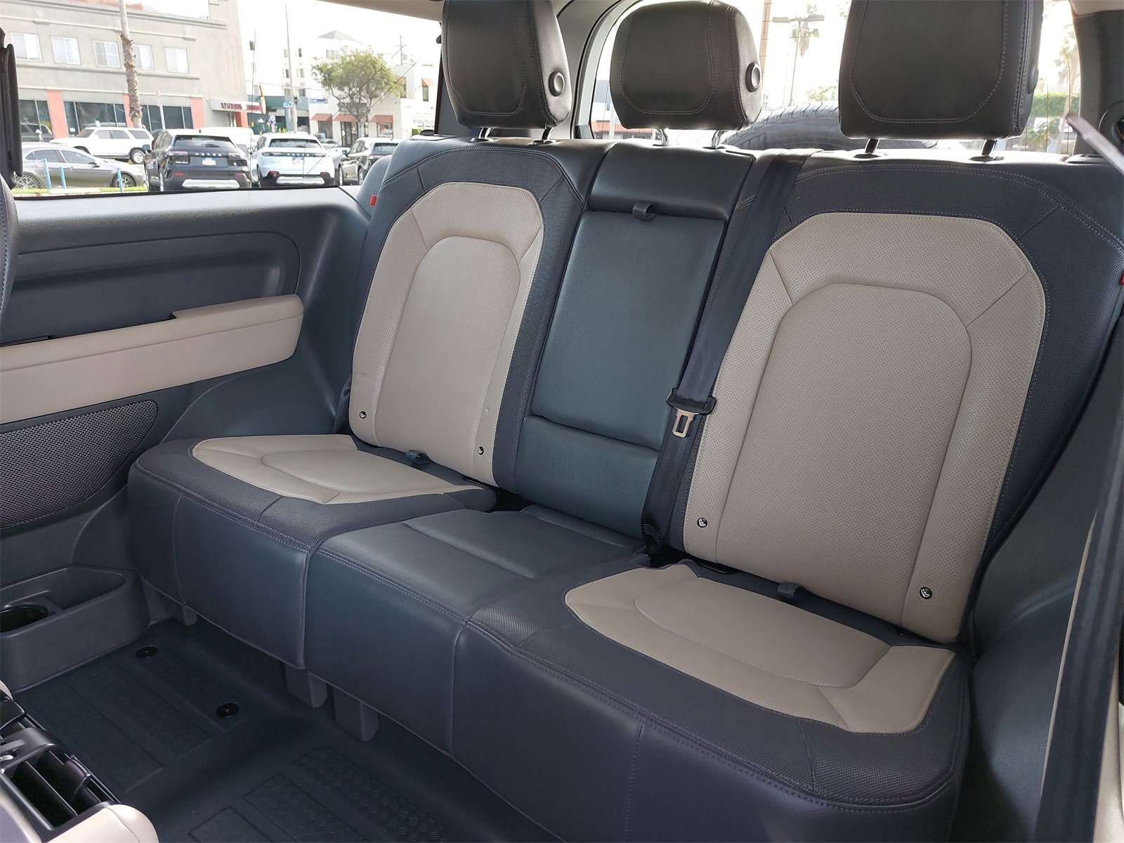 Used 2024 Land Rover Defender 90 X-Dynamic SE image 13