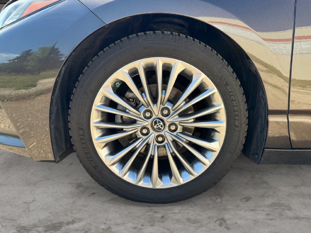 Certified 2019 Toyota Avalon Limited w/ All Weather Liner Package FWD image 9