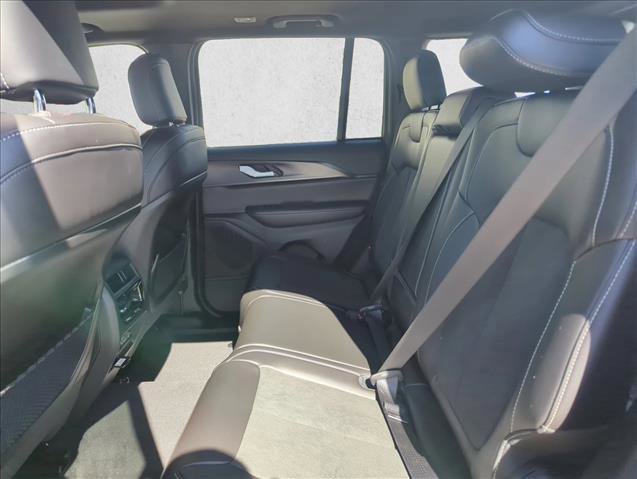 New 2025 Jeep Grand Cherokee Altitude image 16