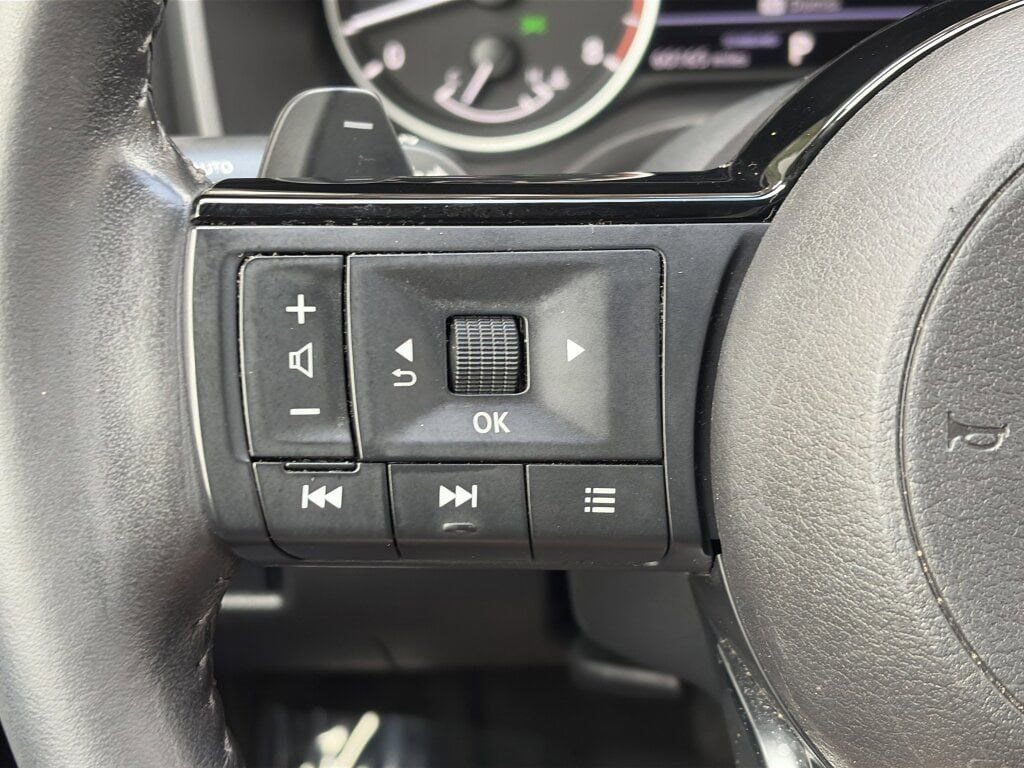 Used 2023 Nissan Rogue SV w/ SV Premium B Package image 23