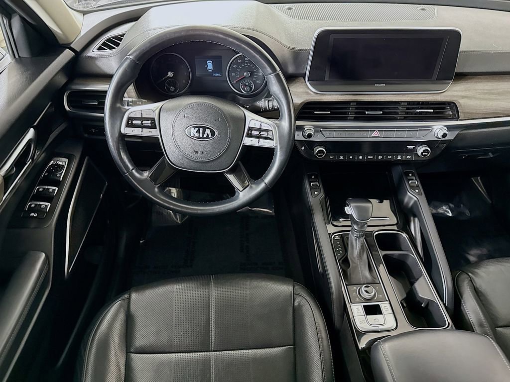 Used 2020 Kia Telluride EX AWD/4WD image 3