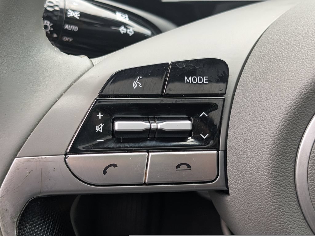 Used 2021 Hyundai Elantra SEL w/ Convenience + Premium Package FWD image 11