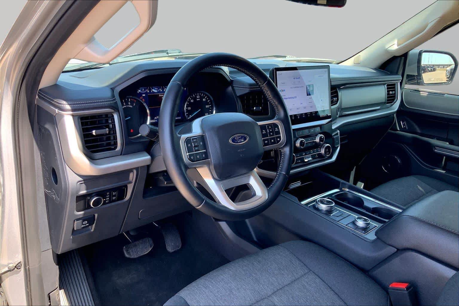 Used 2024 Ford Expedition XLT AWD/4WD image 17